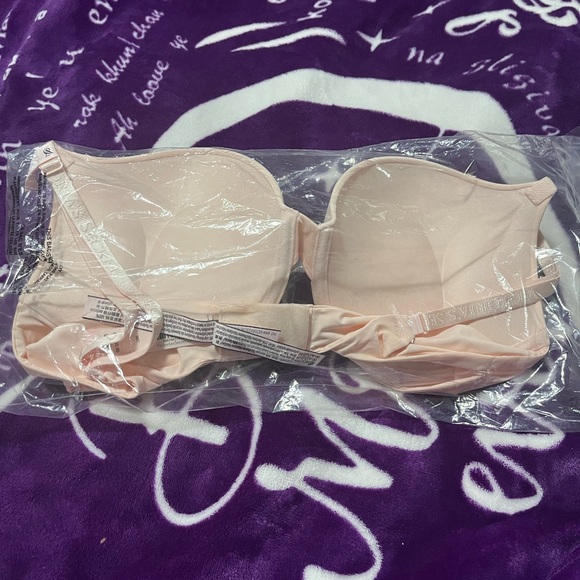 *Victoria Secret* - Picture 4 of 4